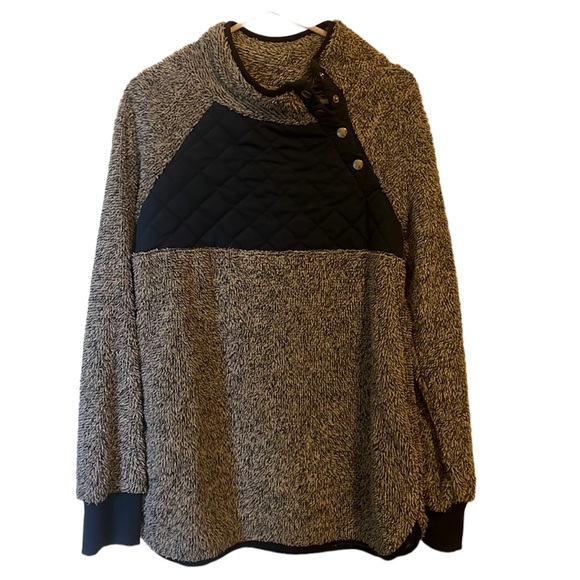 Sweater with button collar, pockets. Size M - Picture 1 of 6